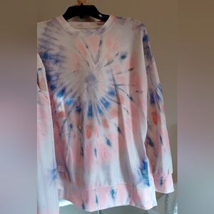 2 piece Tie-Dye jogging outfit. Top is a sz Med and bottoms are Sz. SM